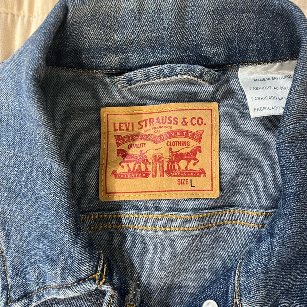 Levi’s Jean Jacket - Picture 3 of 11